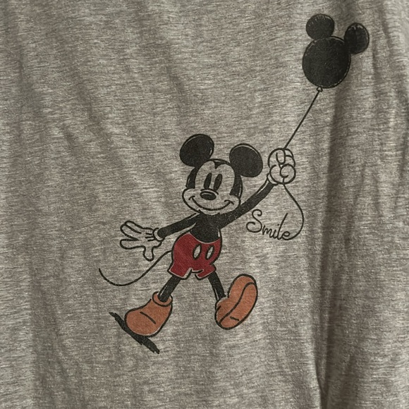 🥳 HOST PICK!! 🥳 - Disney Gray T-Shirt with Mickey Mouse and Balloon - Picture 2 of 3